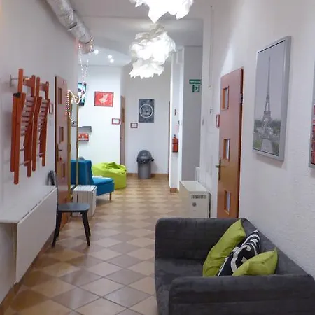 Flyfly , Darmowy Parking , Rezerwuj Przez Urzadzenia Mobilne -10 Procent * ヴロツワフ