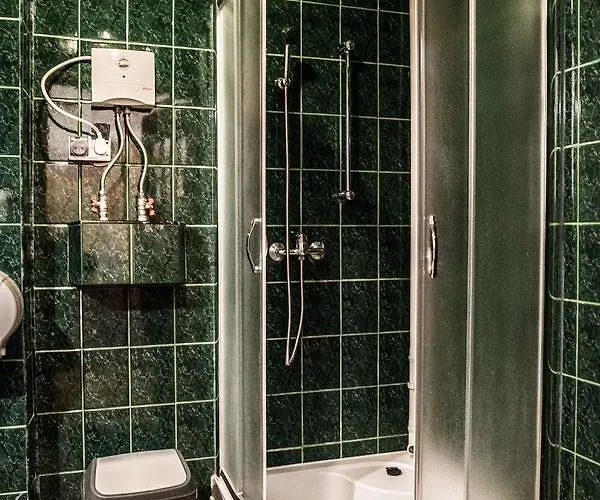 Flyfly , Darmowy Parking , Rezerwuj Przez Urzadzenia Mobilne -10 Procent * Vratislav