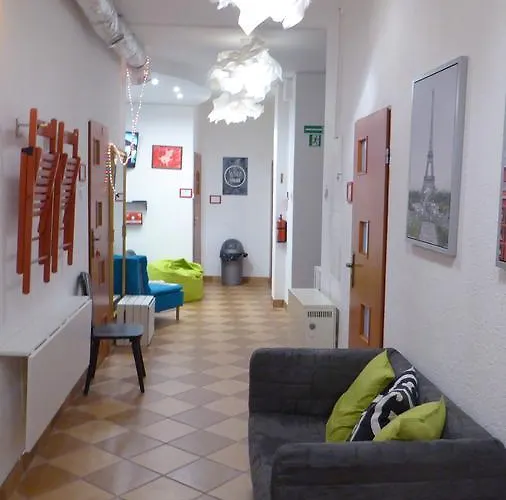 Flyfly , Darmowy Parking , Rezerwuj Przez Urzadzenia Mobilne -10 Procent * Vratislav