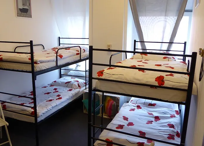 Hostel Flyfly , Darmowy Parking , Rezerwuj Przez Urzadzenia Mobilne -10 Procent *