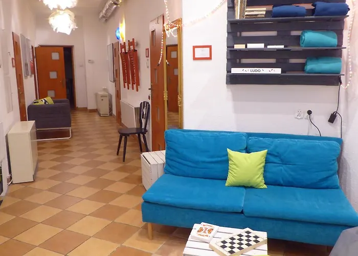 Hostel Flyfly , Darmowy Parking , Rezerwuj Przez Urzadzenia Mobilne -10 Procent *