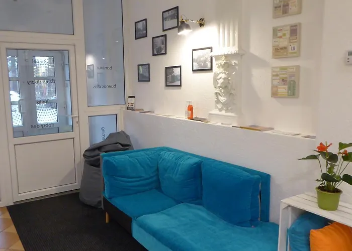 Flyfly , Darmowy Parking , Rezerwuj Przez Urzadzenia Mobilne -10 Procent * Vratislav