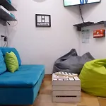 Hostel Flyfly , Darmowy Parking , Rezerwuj Przez Urzadzenia Mobilne -10 Procent *