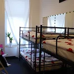 Hostel Flyfly , Darmowy Parking , Rezerwuj Przez Urzadzenia Mobilne -10 Procent *