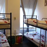 Flyfly , Darmowy Parking , Rezerwuj Przez Urzadzenia Mobilne -10 Procent * Wroclaw