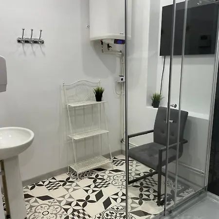 Hostel Flyfly , Darmowy Parking , Rezerwuj Przez Urzadzenia Mobilne -10 Procent *