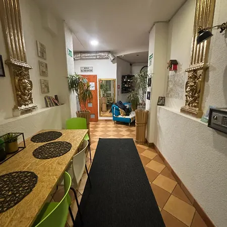 Hostel Flyfly , Darmowy Parking , Rezerwuj Przez Urzadzenia Mobilne -10 Procent