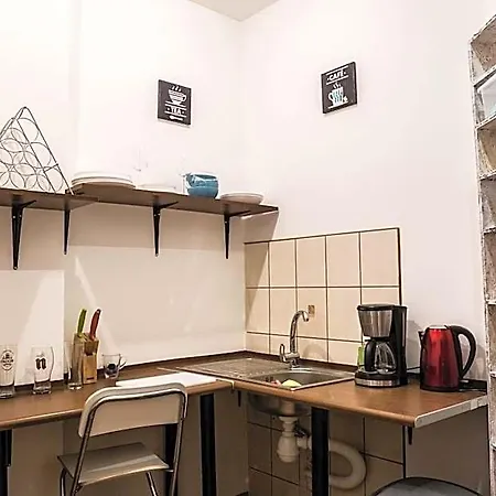 Flyfly , Darmowy Parking , Rezerwuj Przez Urzadzenia Mobilne -10 Procent Hostel Breslau