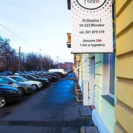 Flyfly , Darmowy Parking , Rezerwuj Przez Urzadzenia Mobilne -10 Procent Vandrarhem Wrocław