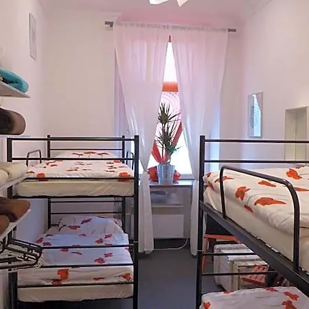Flyfly , Darmowy Parking , Rezerwuj Przez Urzadzenia Mobilne -10 Procent * Breslau