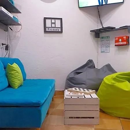 Flyfly , Darmowy Parking , Rezerwuj Przez Urzadzenia Mobilne -10 Procent Hostel Breslau