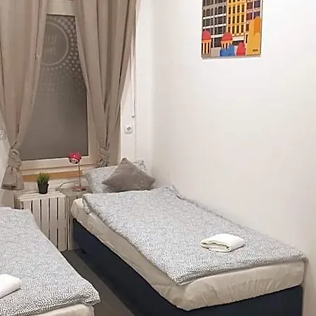 Flyfly , Darmowy Parking , Rezerwuj Przez Urzadzenia Mobilne -10 Procent Wrocław