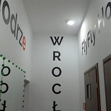 Flyfly , Darmowy Parking , Rezerwuj Przez Urzadzenia Mobilne -10 Procent Hostel Breslau