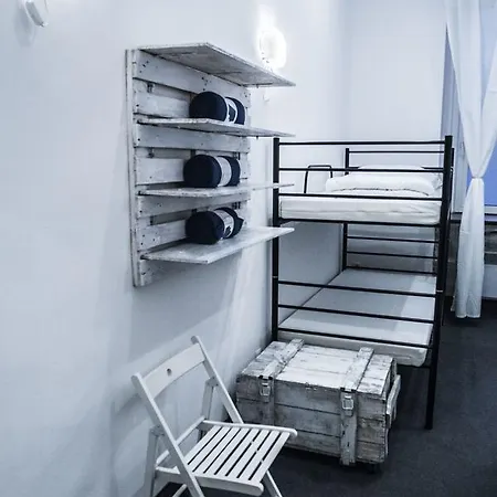 Hostel Flyfly , Darmowy Parking , Rezerwuj Przez Urzadzenia Mobilne -10 Procent *