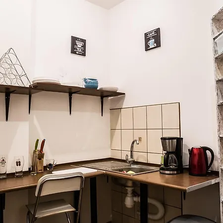 Flyfly , Darmowy Parking , Rezerwuj Przez Urzadzenia Mobilne -10 Procent * Wrocław