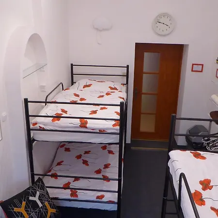Hostel Flyfly , Darmowy Parking , Rezerwuj Przez Urzadzenia Mobilne -10 Procent *