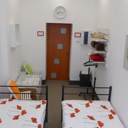 Hostel Flyfly , Darmowy Parking , Rezerwuj Przez Urzadzenia Mobilne -10 Procent *