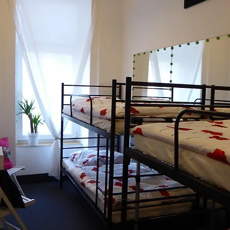 Hostel Flyfly , Darmowy Parking , Rezerwuj Przez Urzadzenia Mobilne -10 Procent *