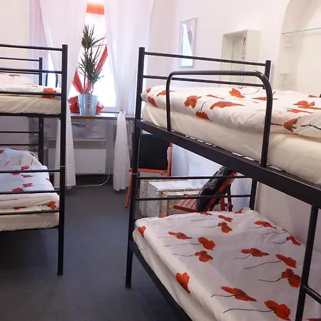 Hostel Flyfly , Darmowy Parking , Rezerwuj Przez Urzadzenia Mobilne -10 Procent *