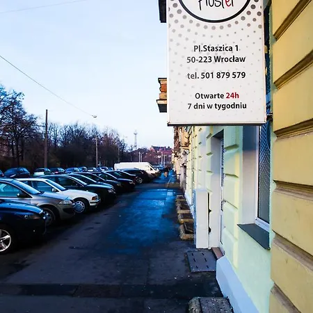 Flyfly , Darmowy Parking , Rezerwuj Przez Urzadzenia Mobilne -10 Procent * Wrocław