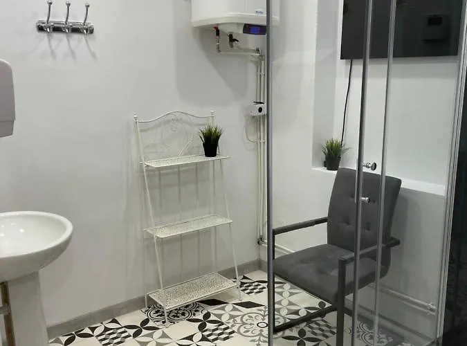 Hostel Flyfly , Darmowy Parking , Rezerwuj Przez Urzadzenia Mobilne -10 Procent *