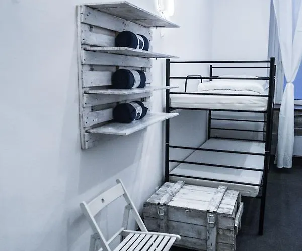 Hostel Flyfly , Darmowy Parking , Rezerwuj Przez Urzadzenia Mobilne -10 Procent *