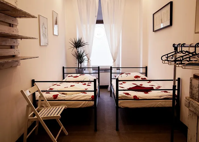 Hostel Flyfly , Darmowy Parking , Rezerwuj Przez Urzadzenia Mobilne -10 Procent *