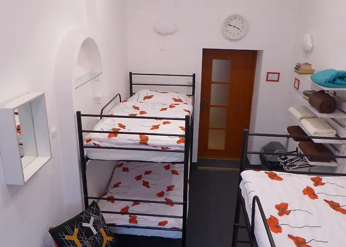 Hostel Flyfly , Darmowy Parking , Rezerwuj Przez Urzadzenia Mobilne -10 Procent *